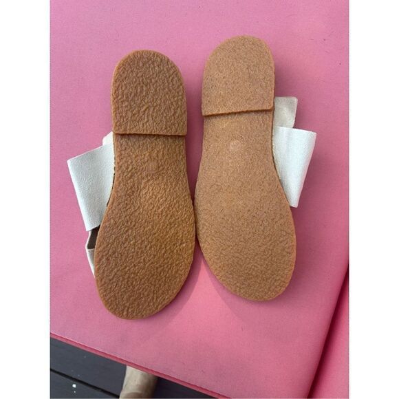Beautiful twist knot ,toe loop bohemian soft faux-suede material sandals.Size8. - Picture 9 of 10